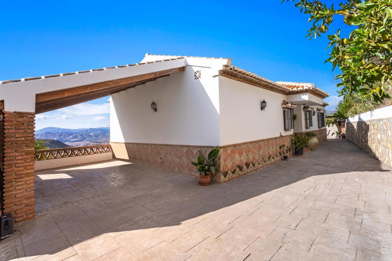Holiday Home El Encinar Alcaucín Exterior photo